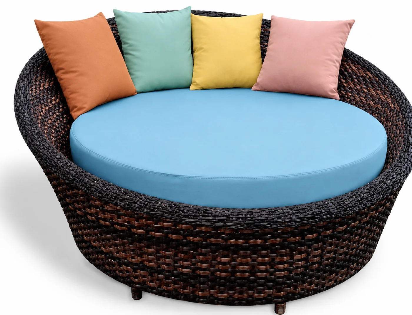 Chaise redonda em fibra sintética com almofadas coloridas e azul claro